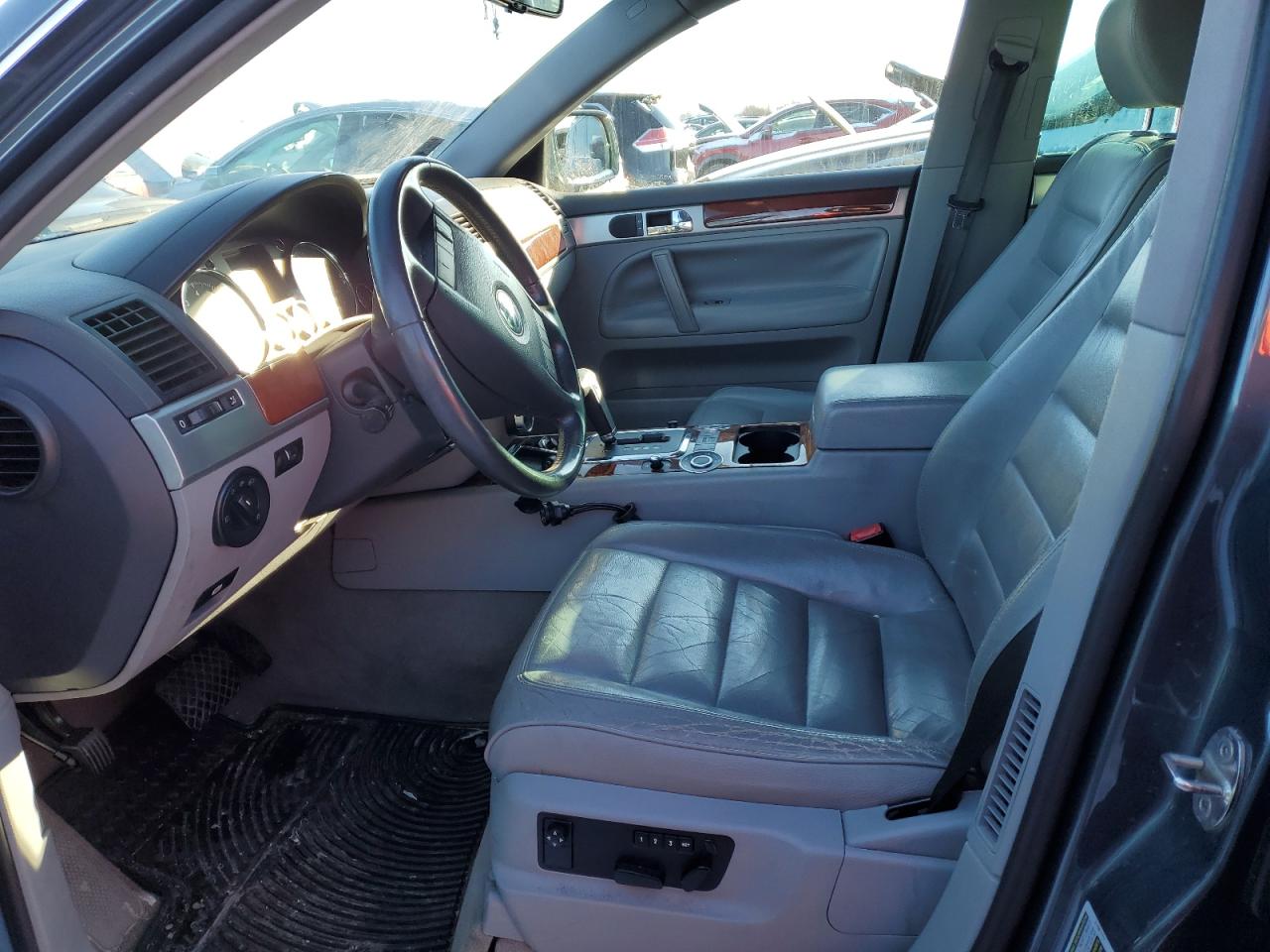 2007 Volkswagen Touareg VIN WVGLE77LX7D000108 Copart auction photo, front end damage thumbnail 7