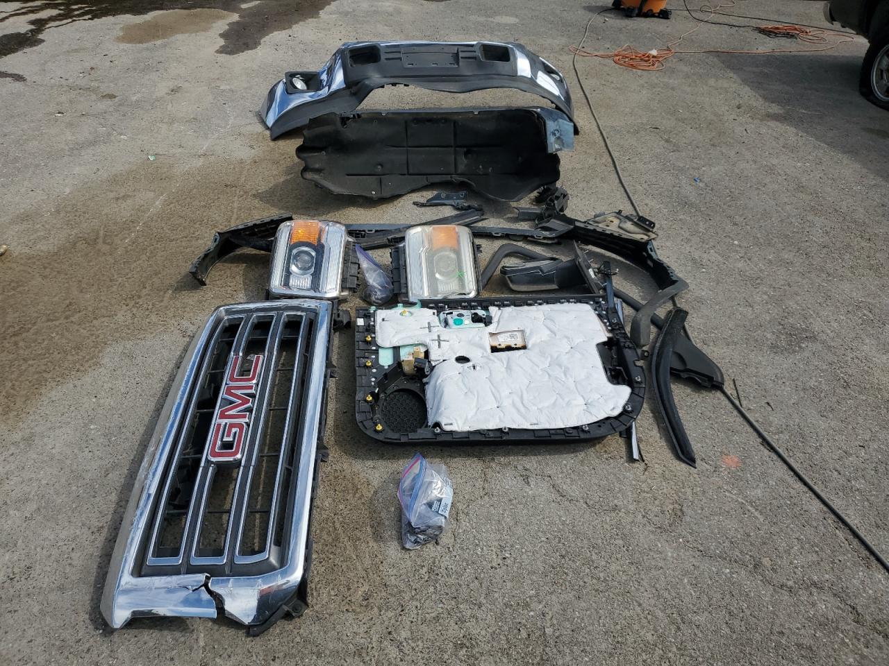 2014 GMC Sierra VIN 1GTR1UEH7EZ148109 Copart auction photo, front end / side damage thumbnail 12