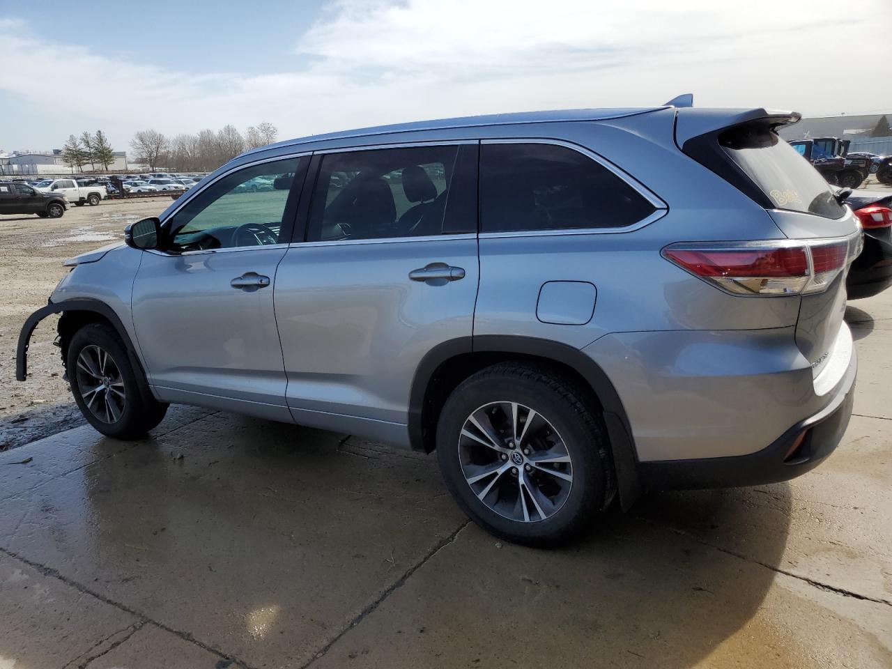2016 Toyota Highlander VIN 5TDJKRFH1GS275688 Copart auction photo, front end / minor dent/scratches damage thumbnail 2