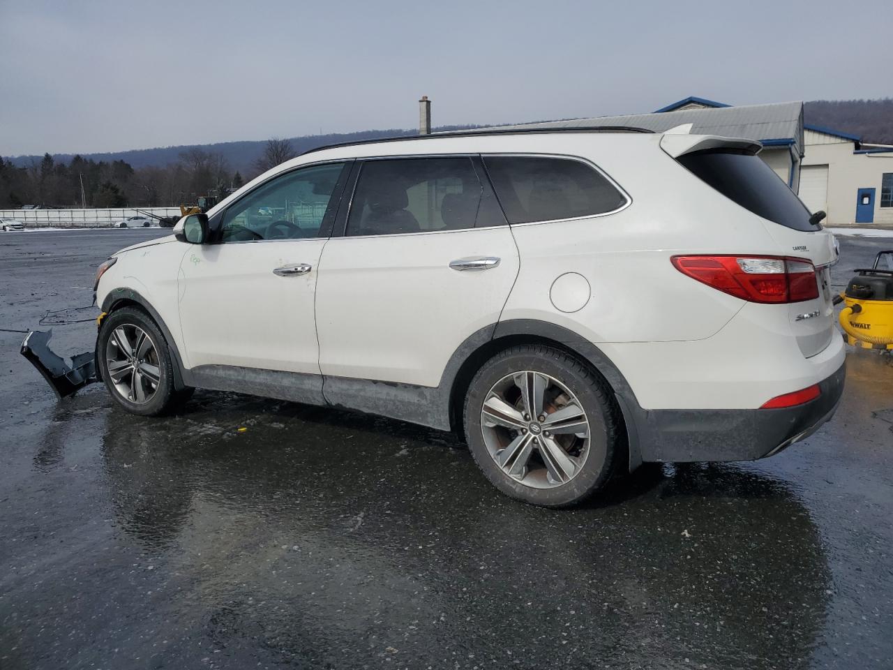 2016 Hyundai Santa Fe VIN KM8SRDHF9GU131201 Copart auction photo, front end damage thumbnail 2