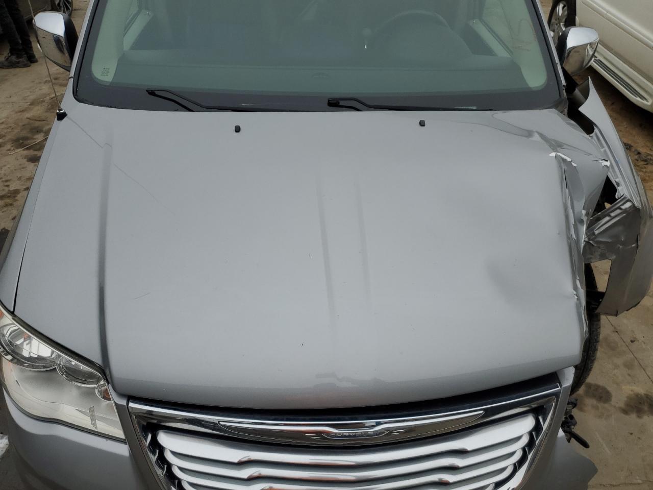 2016 Chrysler Town & Country VIN 2C4RC1CG8GR232200 Copart auction photo, front end damage thumbnail 13