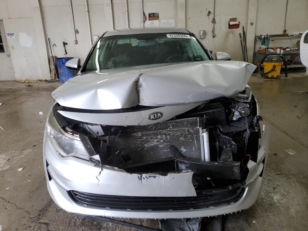2017 KIA Optima VIN 5XXGT4L36HG175804 Copart auction photo, front end damage thumbnail 5