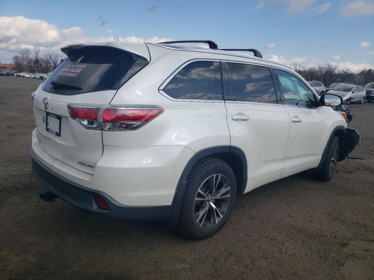 2016 Toyota Highlander VIN 5TDJKRFH4GS277581 Copart auction photo, front end damage thumbnail 3