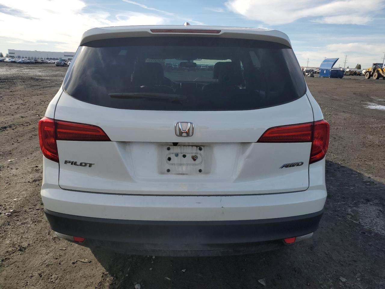 2017 Honda Pilot VIN 5FNYF6H59HB032303 Copart auction photo, front end / side damage thumbnail 6