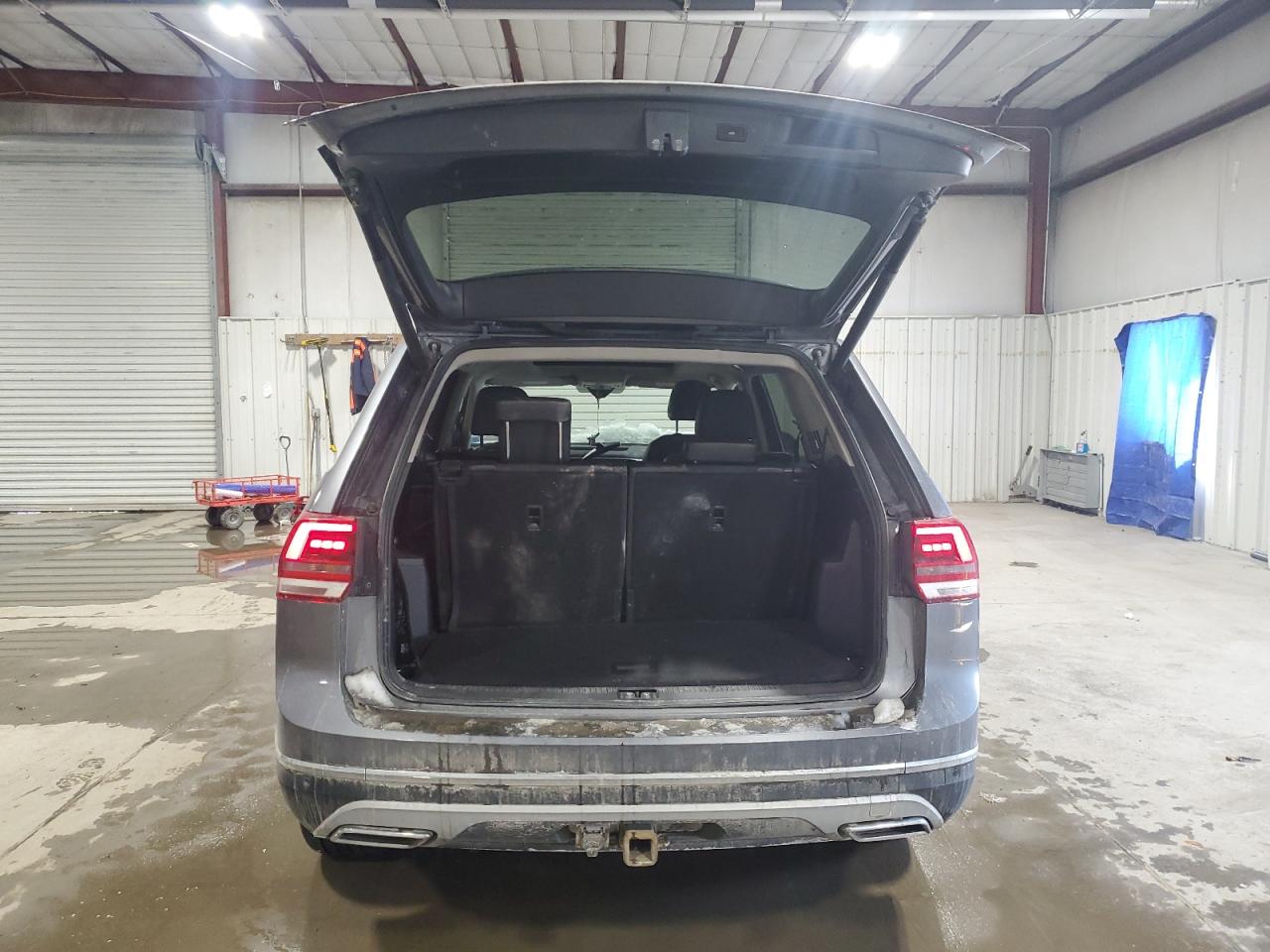 2018 Volkswagen Atlas VIN 1V2NR2CA0JC526235 Copart auction photo, front end / side damage thumbnail 6