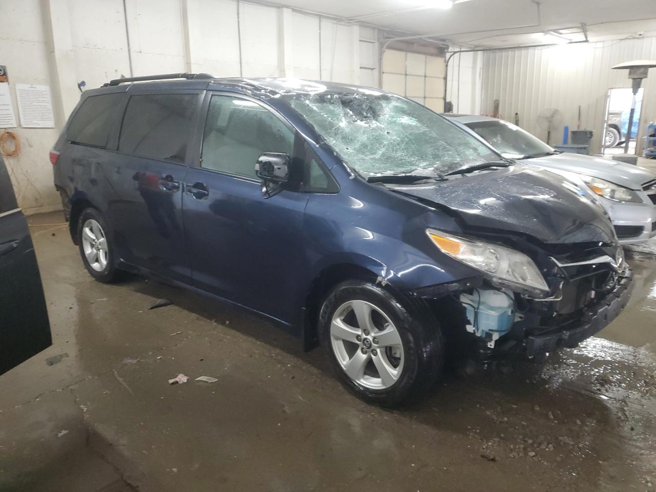2020 Toyota Sienna VIN 5TDKZ3DC7LS054871 Copart auction photo, all over damage thumbnail 4