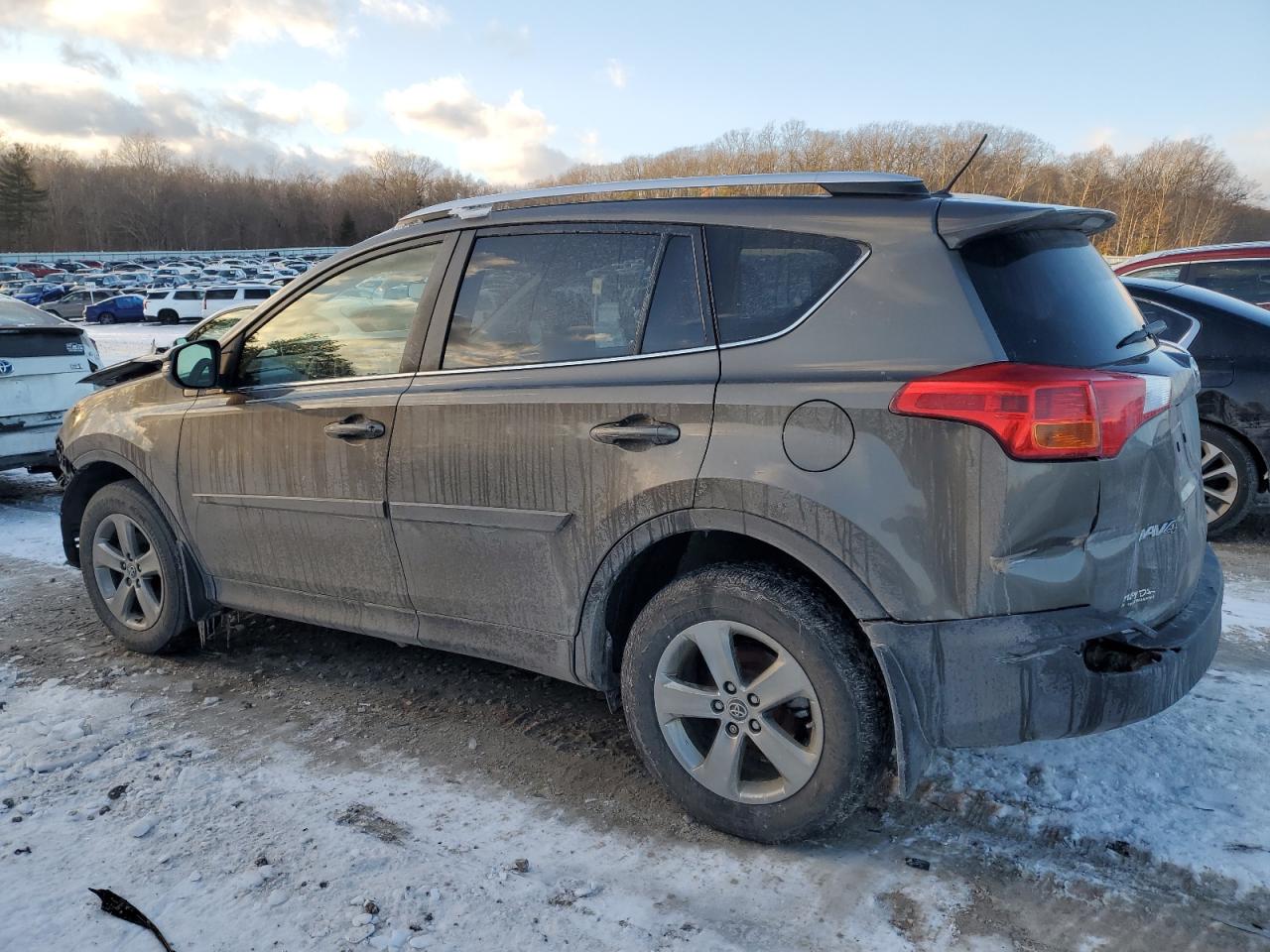 2015 Toyota RAV 4 VIN JTMRFREV1FD173526 Copart auction photo, front end / rear end damage thumbnail 2