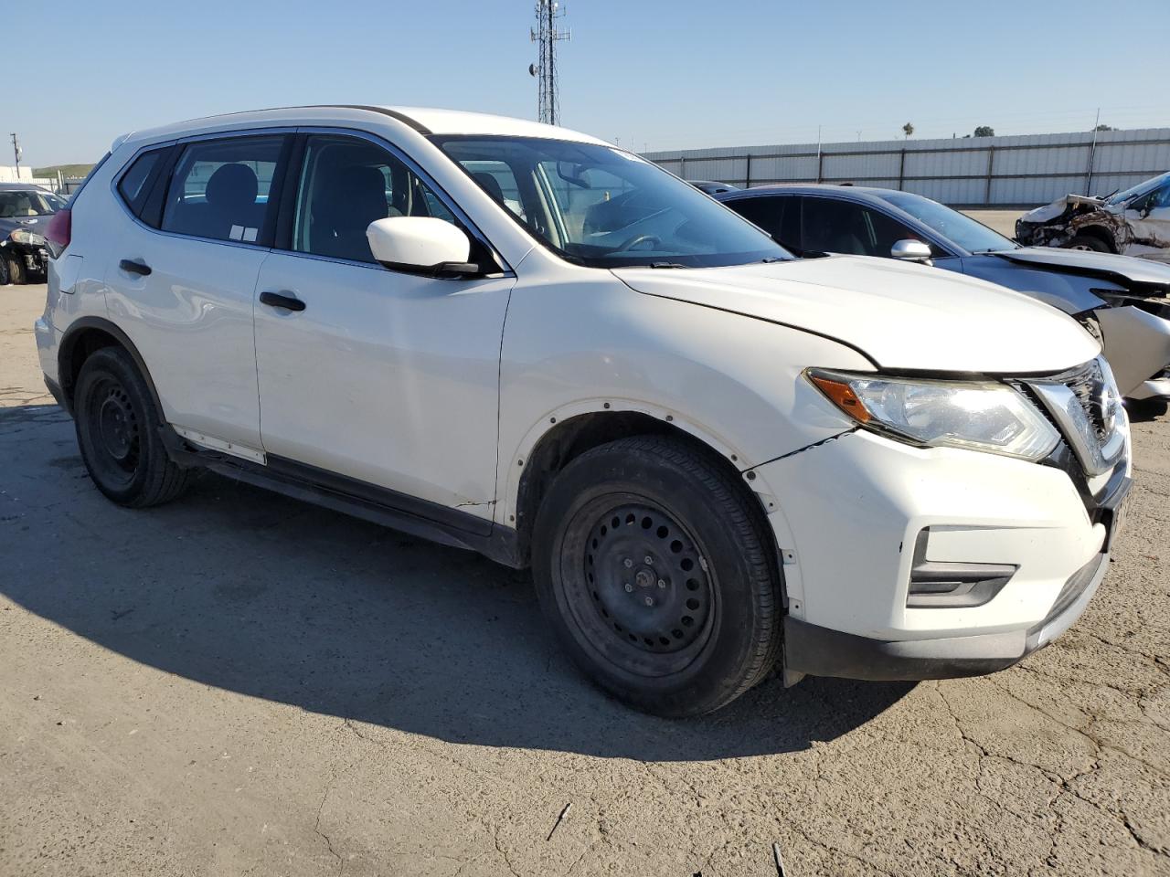 2017 Nissan Rogue VIN JN8AT2MT0HW133589 Copart auction photo, damage history / front end damage thumbnail 4