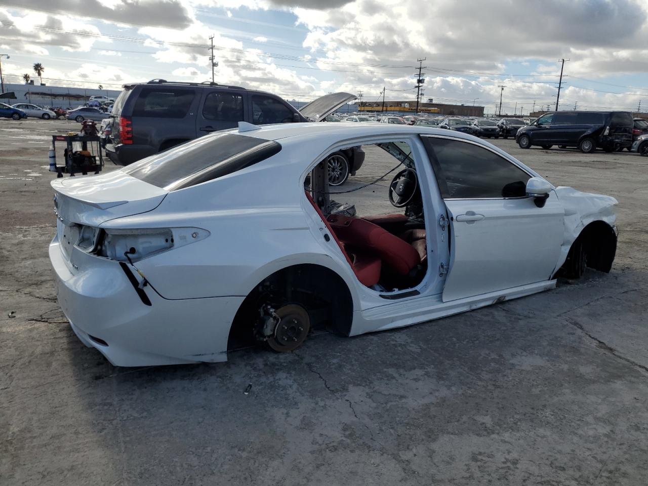 2020 Toyota Camry VIN 4T1K61AKXLU981170 Copart auction photo, vandalism / all over damage thumbnail 3