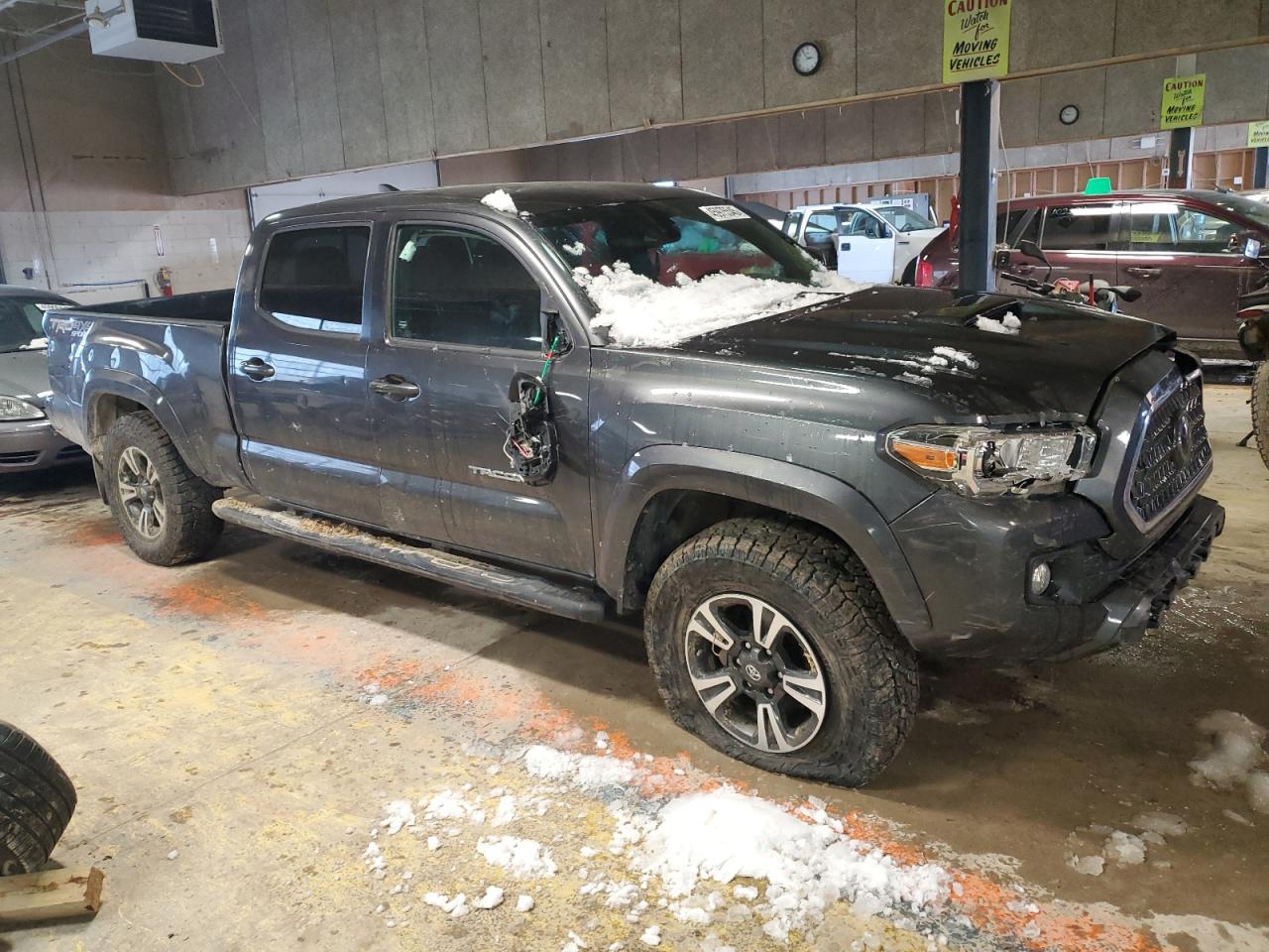 2019 Toyota Tacoma VIN 3TMDZ5BN3KM056169 Copart auction photo, front end / minor dent/scratches damage thumbnail 4