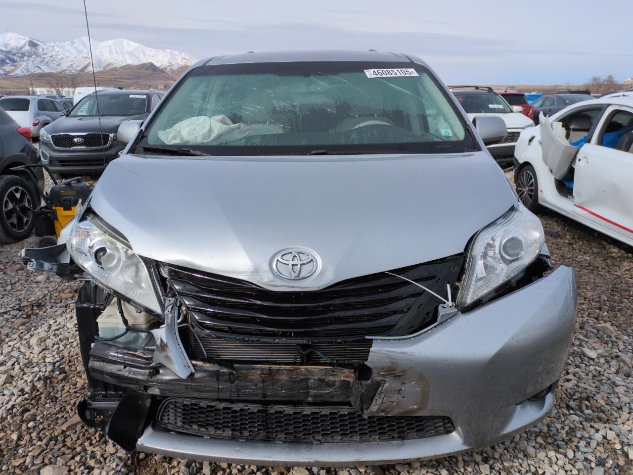 2012 Toyota Sienna VIN 5TDJK3DC8CS031664 Copart auction photo, front end damage thumbnail 5