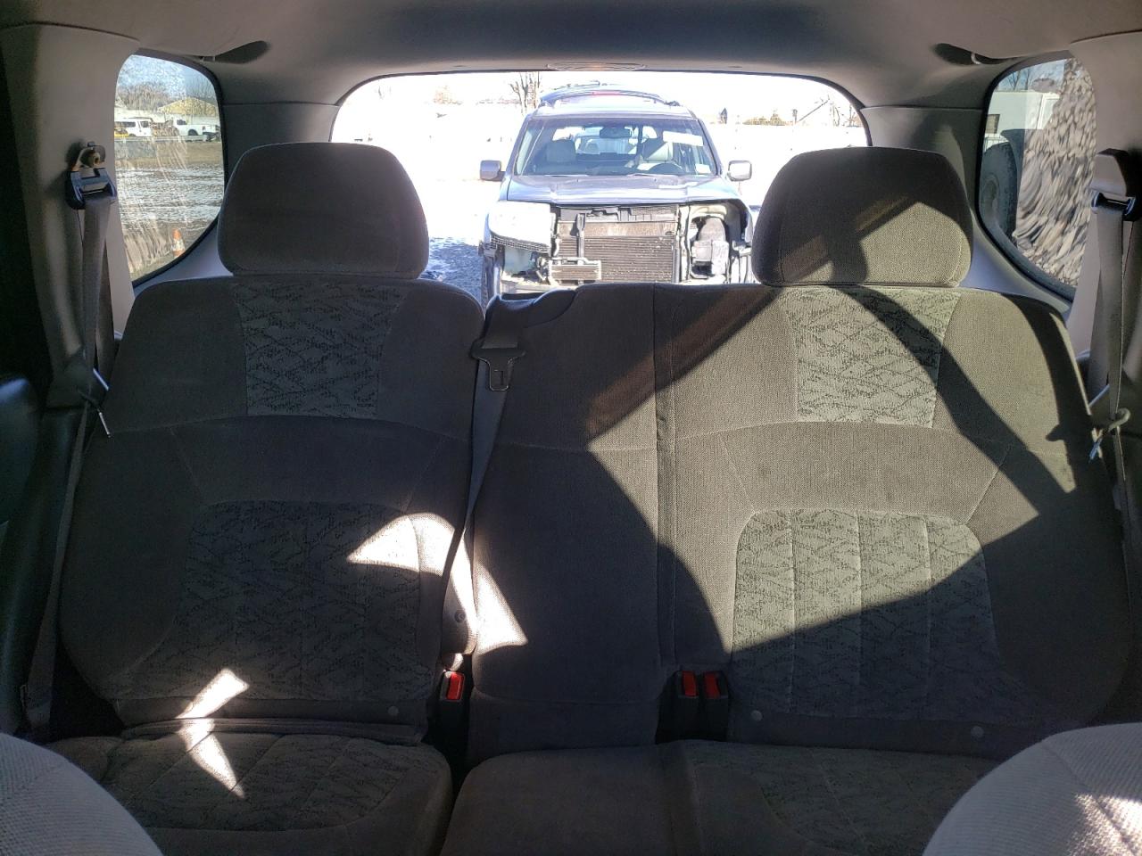 2004 GMC Envoy VIN 1GKDT13S942409141 Copart auction photo, front end / side damage thumbnail 10