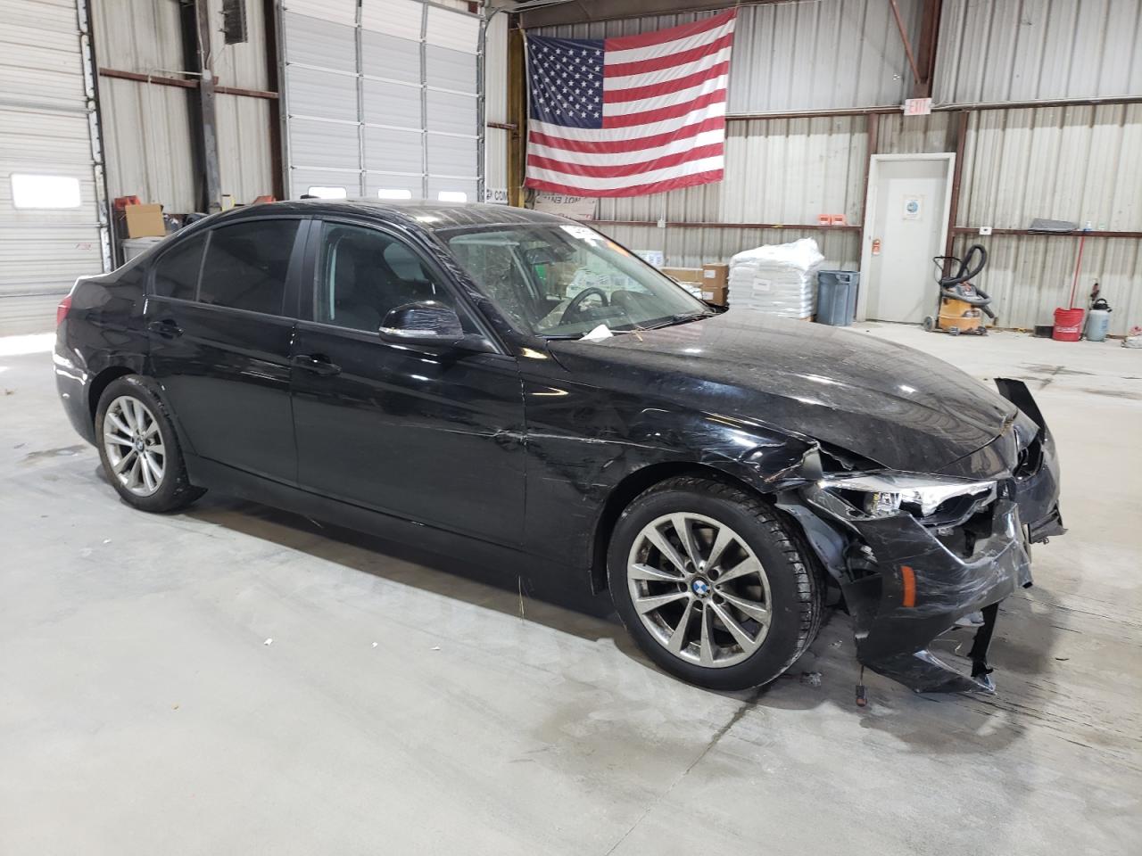 2017 BMW 3er VIN WBA8E1G32HNU17626 Copart auction photo, front end / side damage thumbnail 4