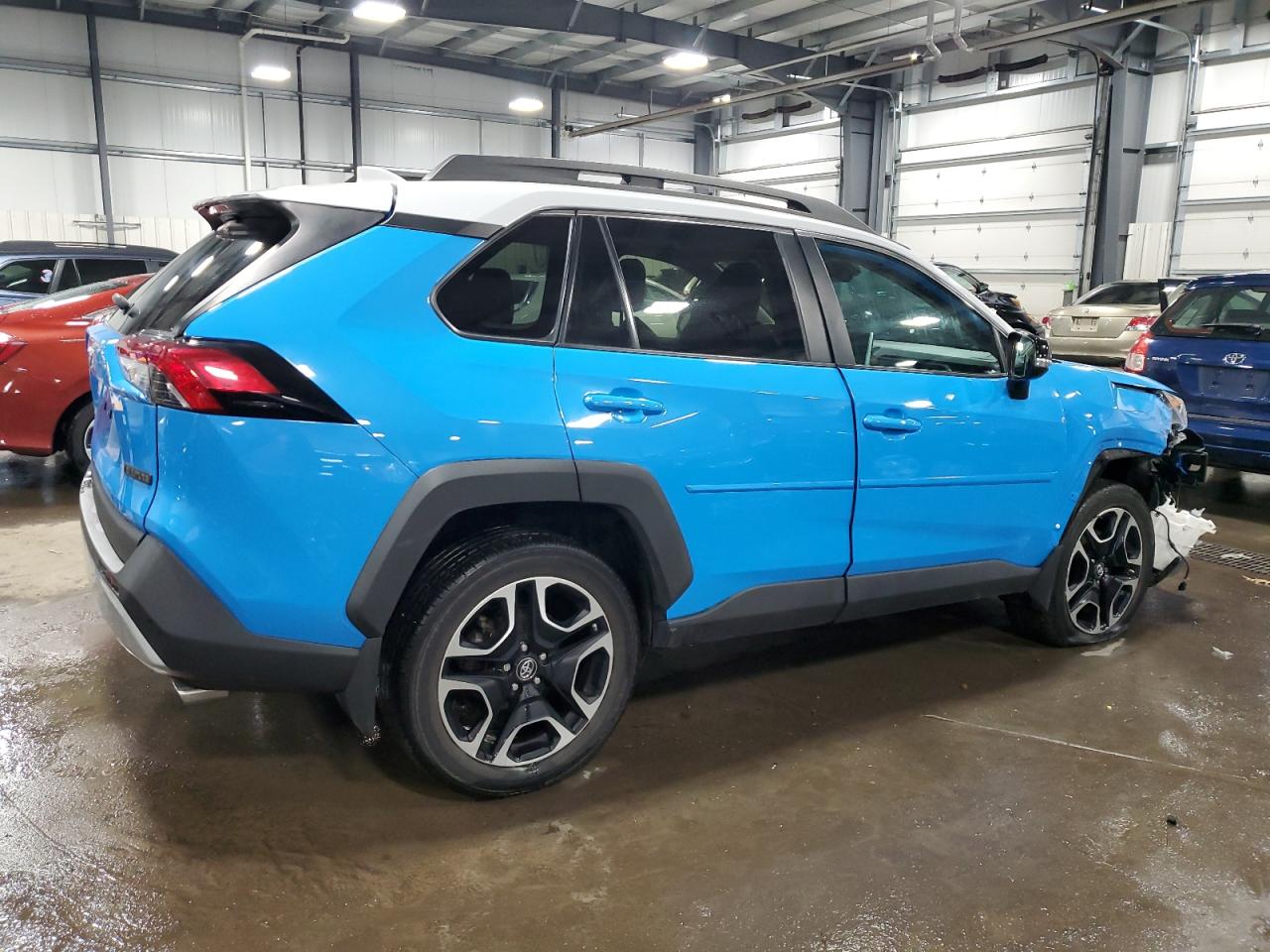 2019 Toyota RAV 4 VIN 2T3J1RFV3KC004665 Copart auction photo, front end damage thumbnail 3