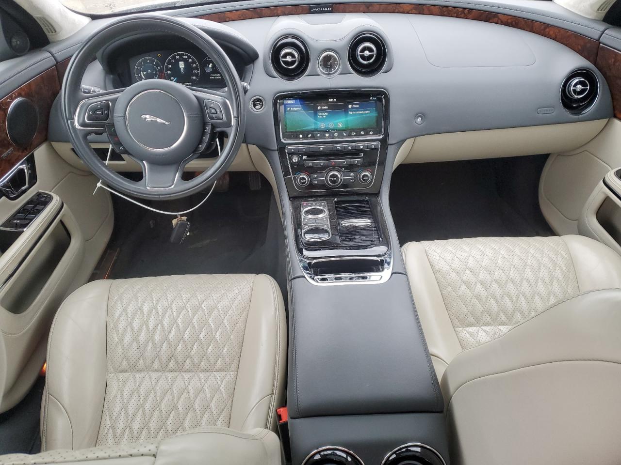 2018 Jaguar XJ VIN SAJWJ2GD9J8W15744 Copart auction photo, front end / undercarriage damage thumbnail 8