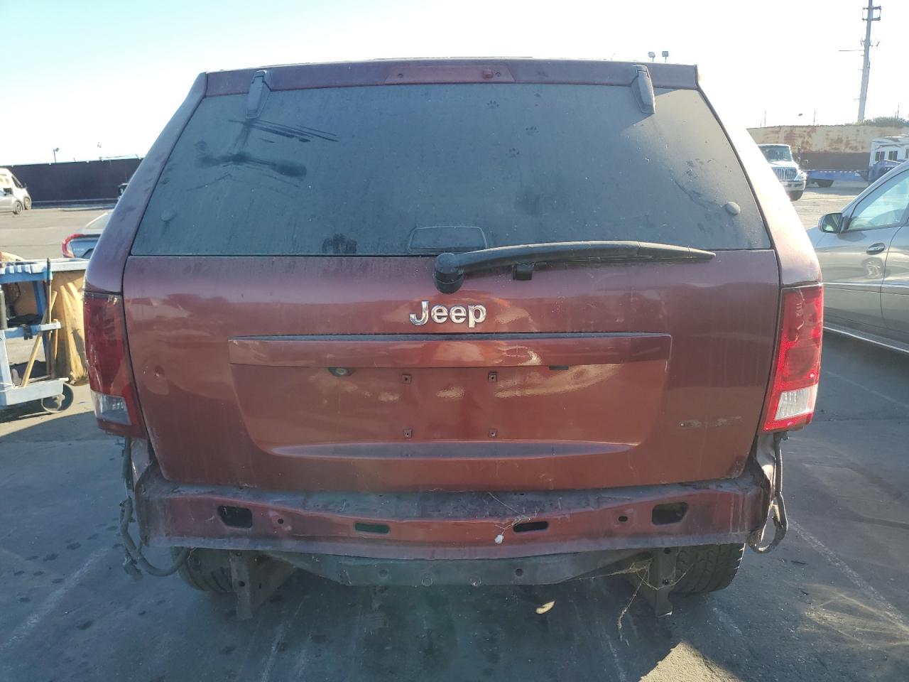 2007 Jeep Grand Cherokee VIN 1J8HR78347C617760 Copart auction photo, vandalism / stripped damage thumbnail 6