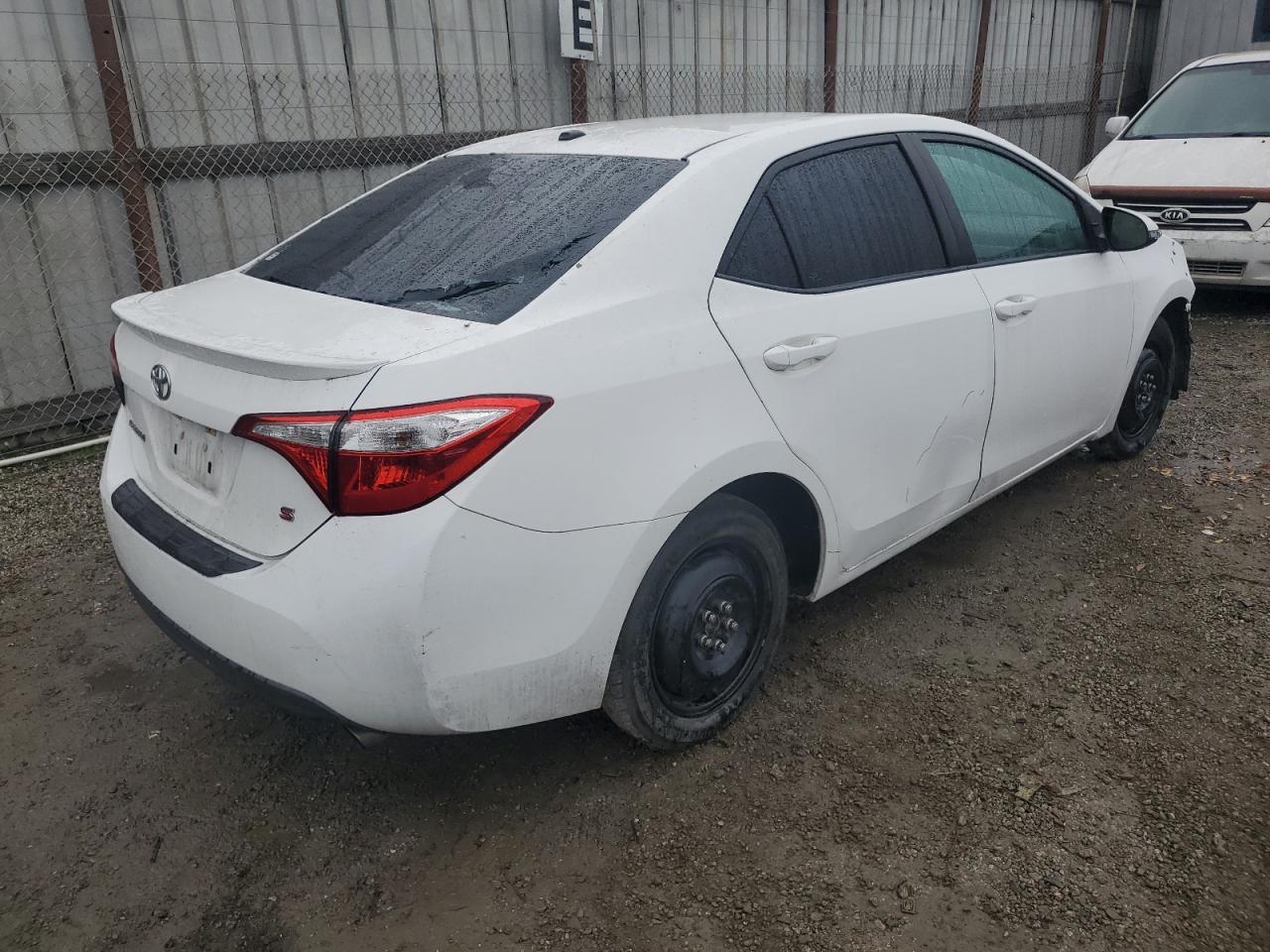 2016 Toyota Corolla VIN 5YFBURHE8GP431557 Copart auction photo, front end damage thumbnail 3