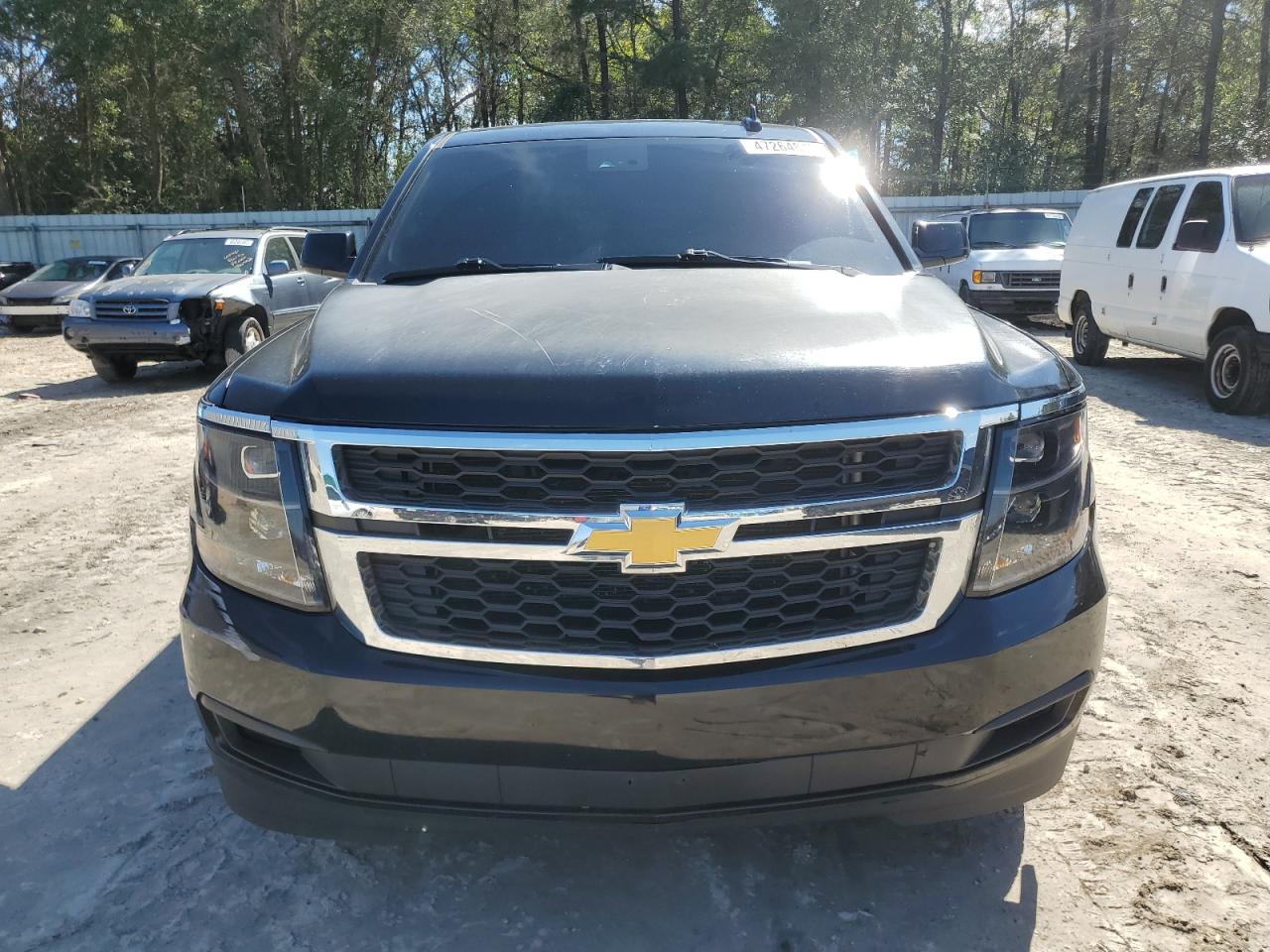 2016 Chevrolet Suburban VIN 1GNSKHKC7GR109061 Copart auction photo, minor dent/scratches damage thumbnail 5