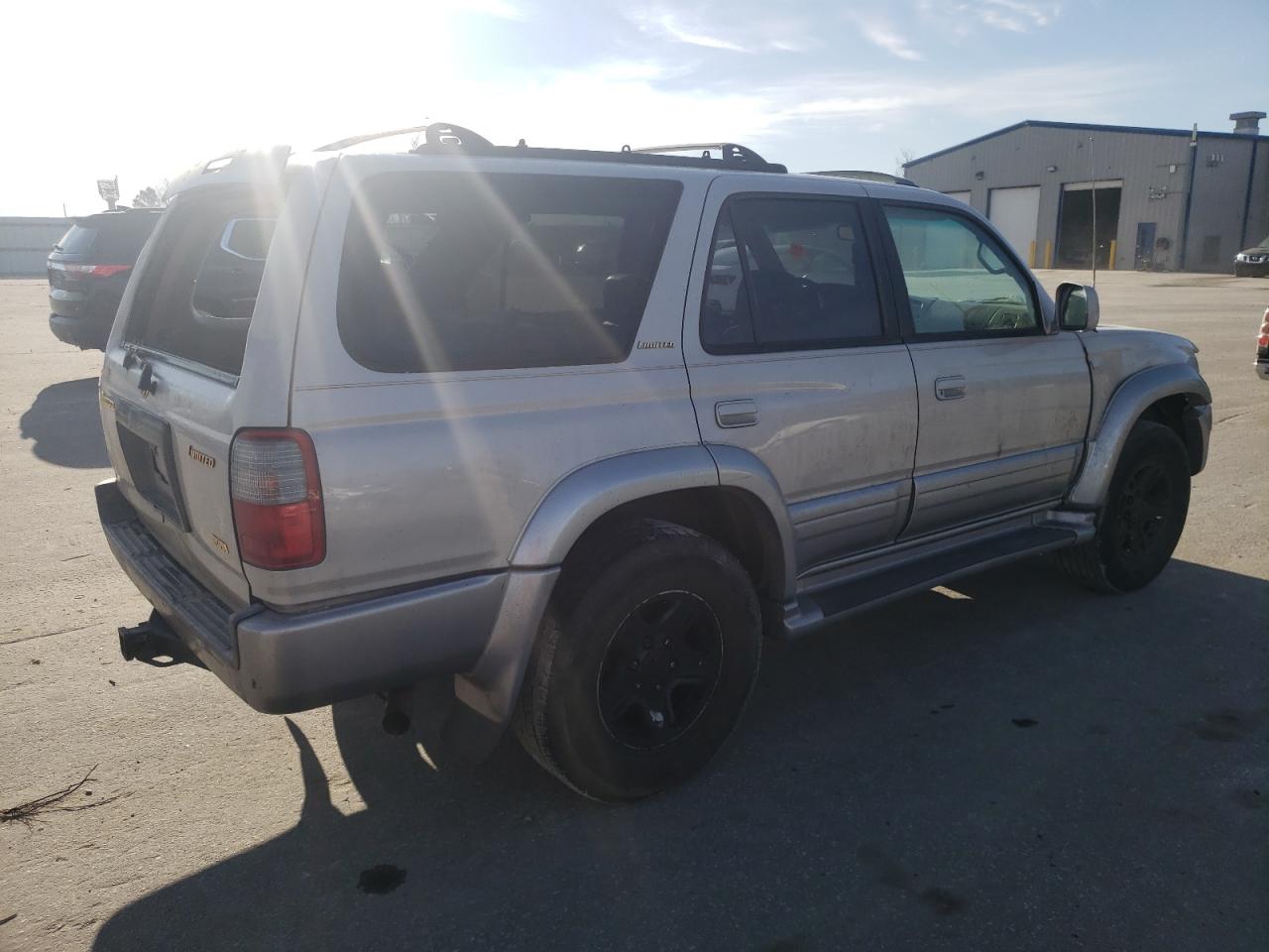 2000 Toyota 4Runner VIN JT3GN87R0Y0161872 Copart auction photo, water/flood / all over damage thumbnail 3