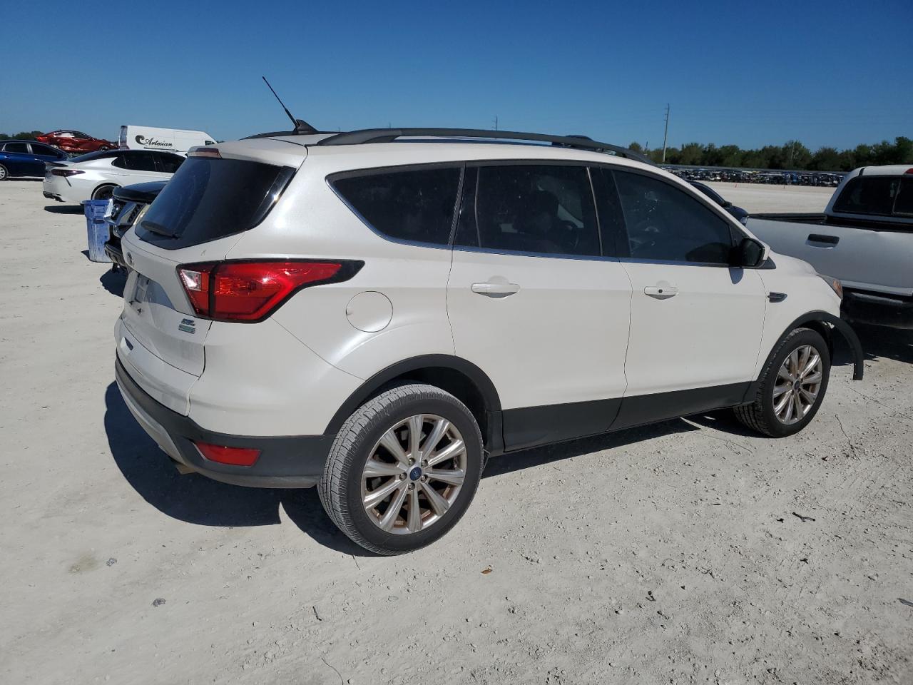 2019 Ford Escape VIN 1FMCU0HD7KUB20314 Copart auction photo, front end damage thumbnail 3