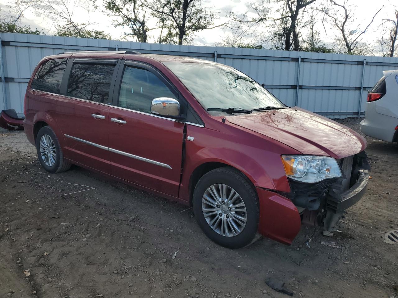 2014 Chrysler Town & Country VIN 2C4RC1CG7ER229205 Copart auction photo, front end damage thumbnail 4