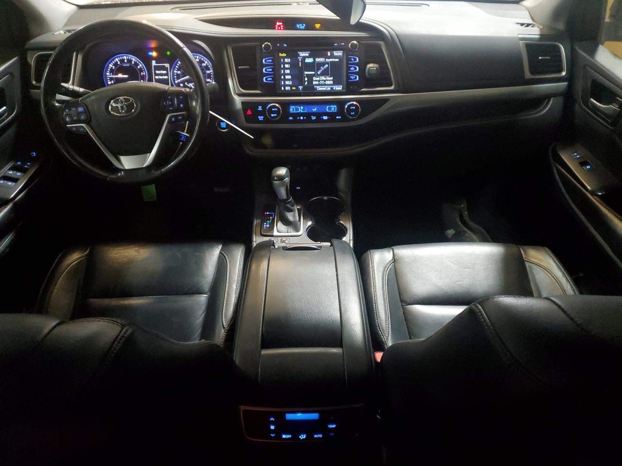 2017 Toyota Highlander VIN 5TDKZRFH8HS512727 Copart auction photo, front end / minor dent/scratches damage thumbnail 8