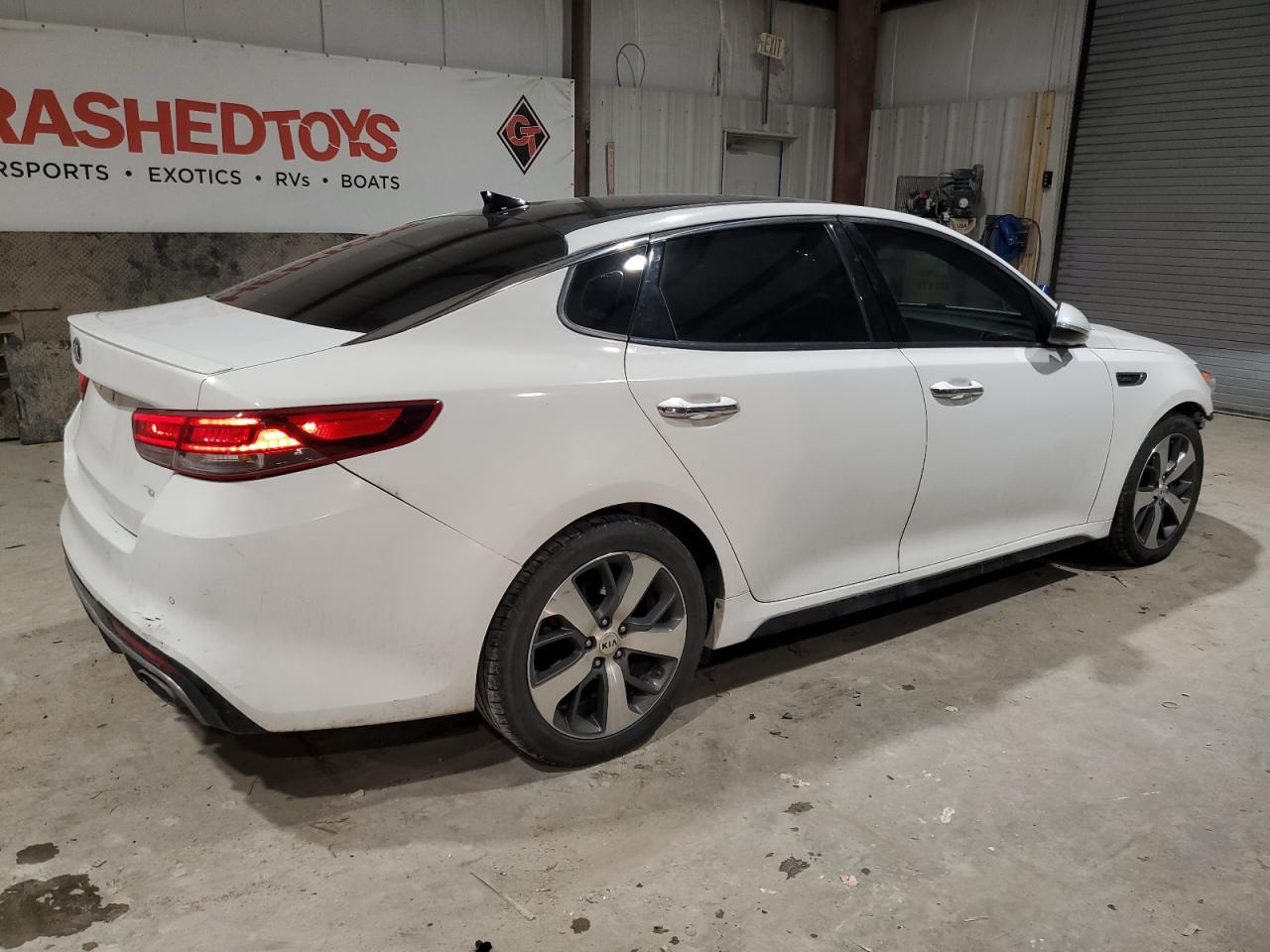 2016 KIA Optima VIN 5XXGW4L27GG011734 Copart auction photo, front end damage thumbnail 3