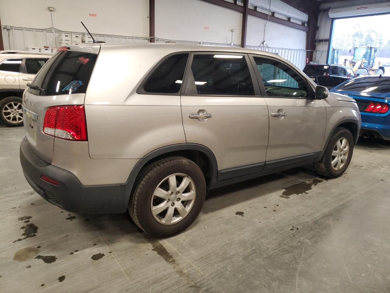 2013 KIA Sorento VIN 5XYKT3A14DG347677 Copart auction photo, rear end damage thumbnail 3