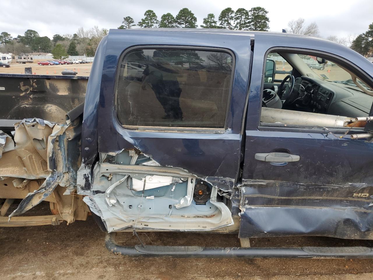 2009 Chevrolet Silverado VIN 1GCHK53K39F188935 Copart auction photo, side / mechanical damage thumbnail 10