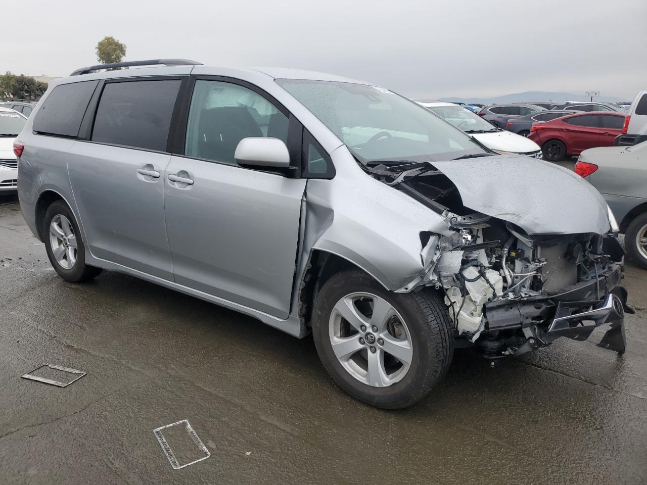 2019 Toyota Sienna VIN 5TDKZ3DC0KS969401 Copart auction photo, front end damage thumbnail 4
