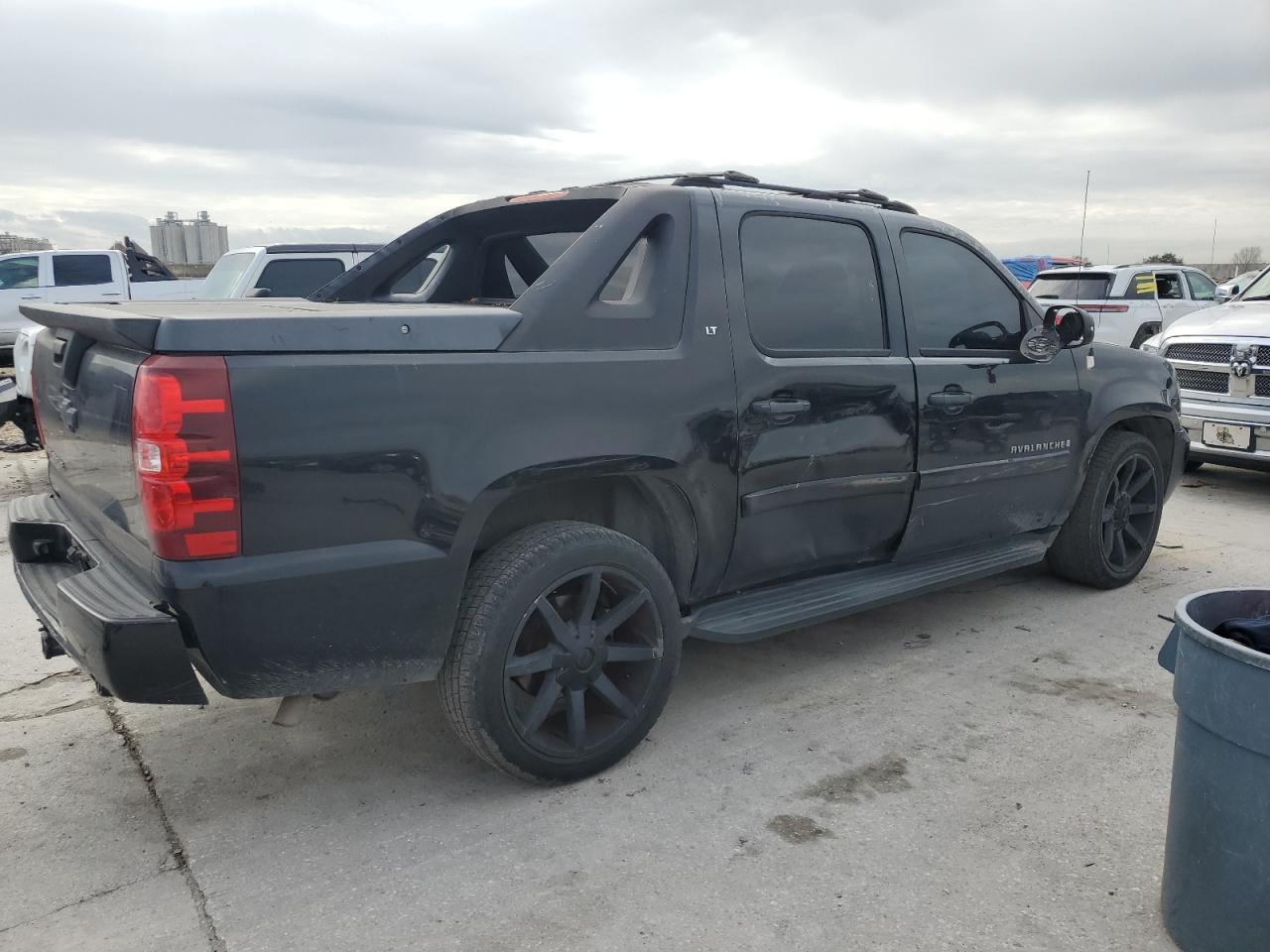 2007 Chevrolet Avalanche VIN 3GNEC12J17G107614 Copart auction photo, side damage thumbnail 3