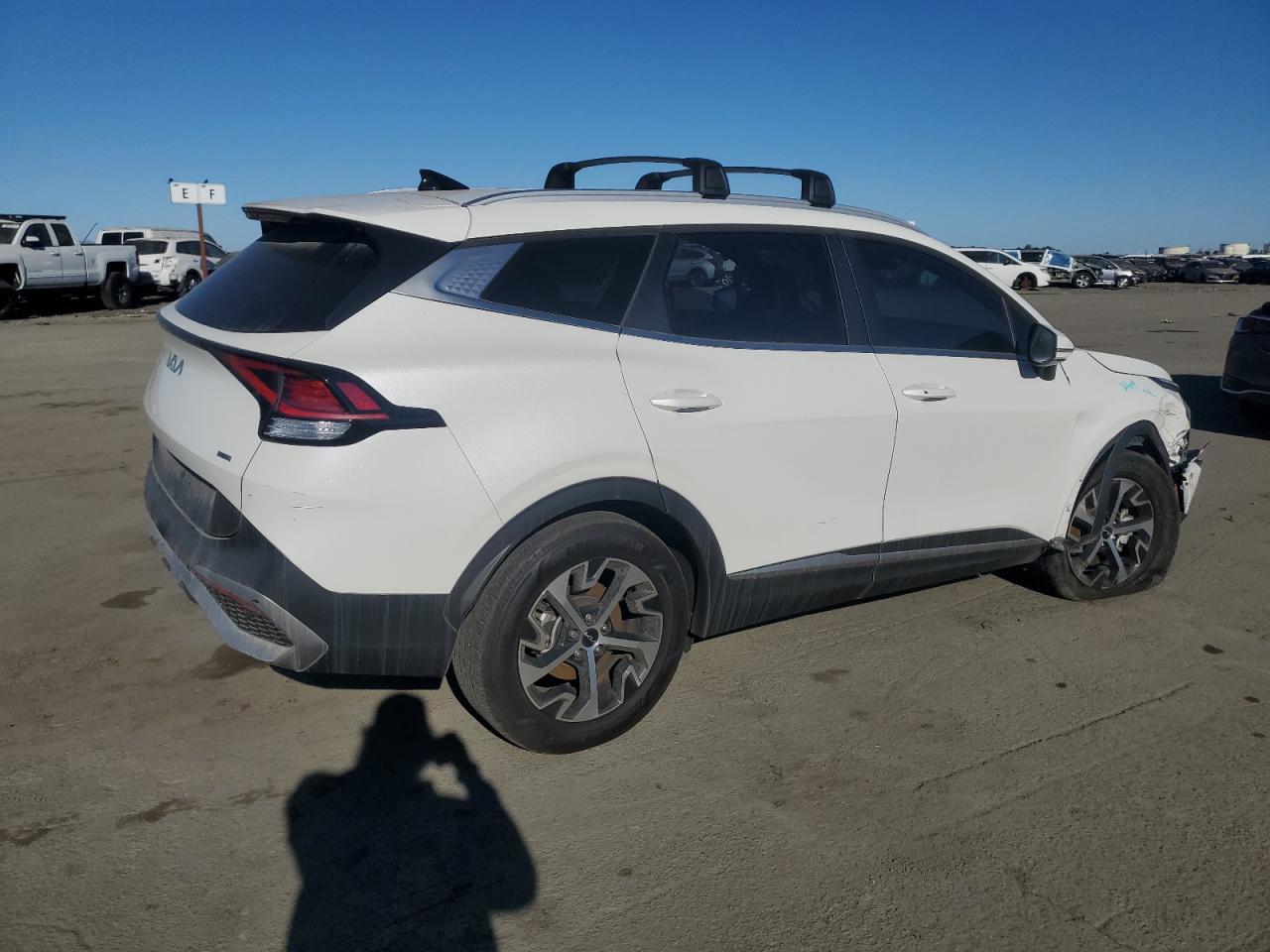 2023 KIA Sportage VIN KNDPVCAG0P7105541 Copart auction photo, all over damage thumbnail 3