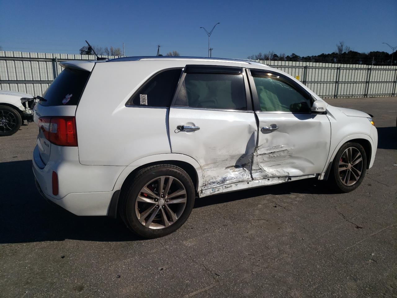 2015 KIA Sorento VIN 5XYKW4A73FG577246 Copart auction photo, side / mechanical damage thumbnail 3
