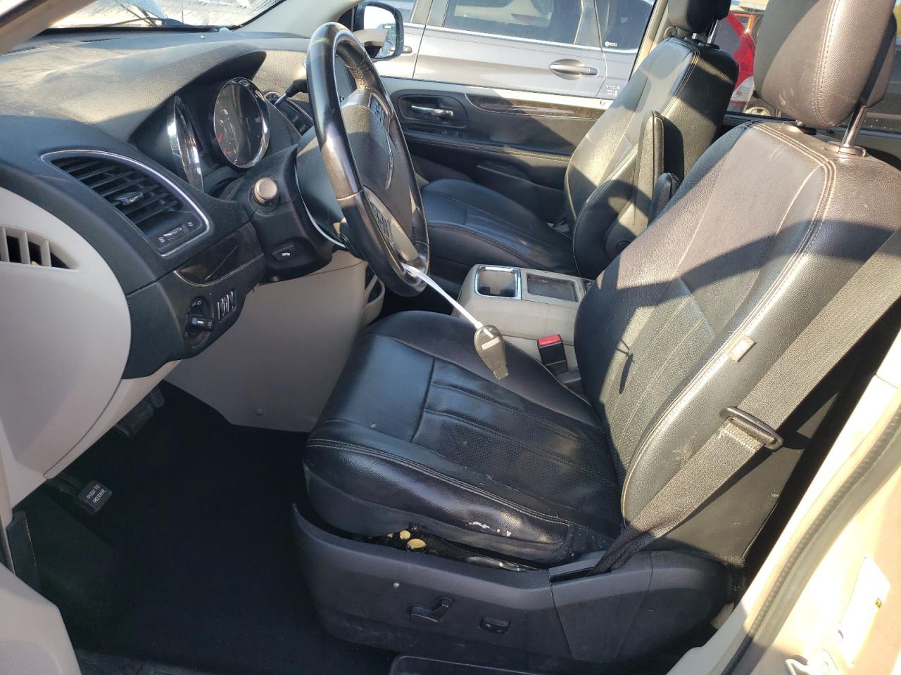 2013 Chrysler Town & Country VIN 2C4RC1CG6DR651724 Copart auction photo, front end damage thumbnail 7