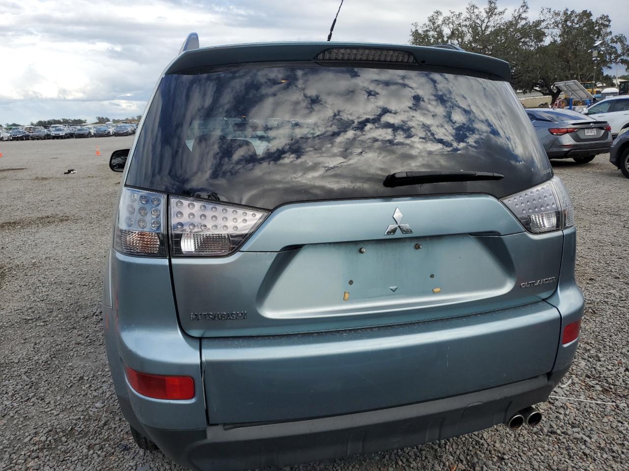 2007 Mitsubishi Outlander VIN JA4MT31X57U012695 Copart auction photo, side / front end damage thumbnail 6