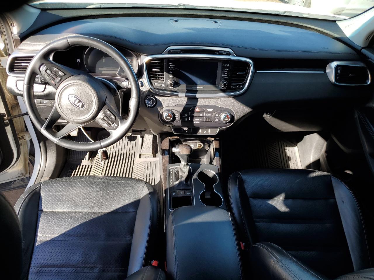 2018 KIA Sorento VIN 5XYPHDA57JG369331 Copart auction photo, hail damage thumbnail 8