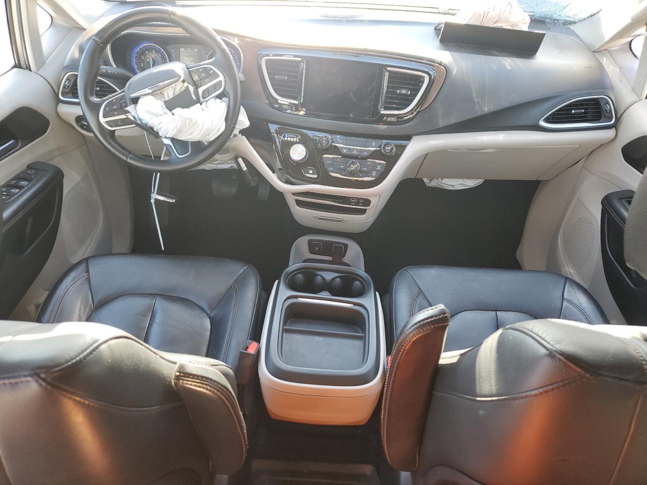 2017 Chrysler Pacifica VIN 2C4RC1BG8HR667835 Copart auction photo, front end / minor dent/scratches damage thumbnail 8