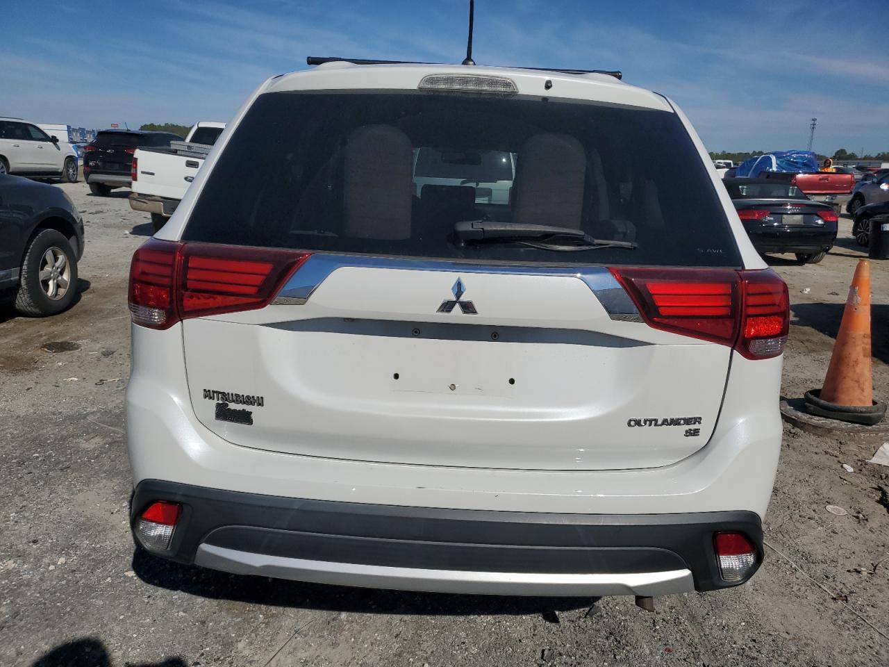 2016 Mitsubishi Outlander VIN JA4AZ3A38GZ024048 Copart auction photo, minor dent/scratches damage thumbnail 6