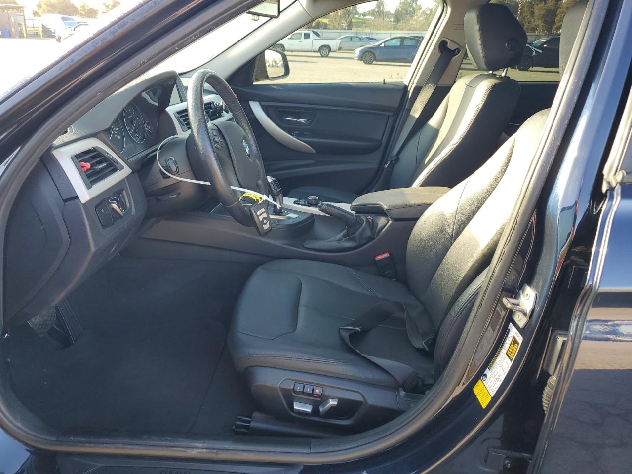 2016 BMW 3er VIN WBA8A9C52GK618301 Copart auction photo, front end damage thumbnail 7