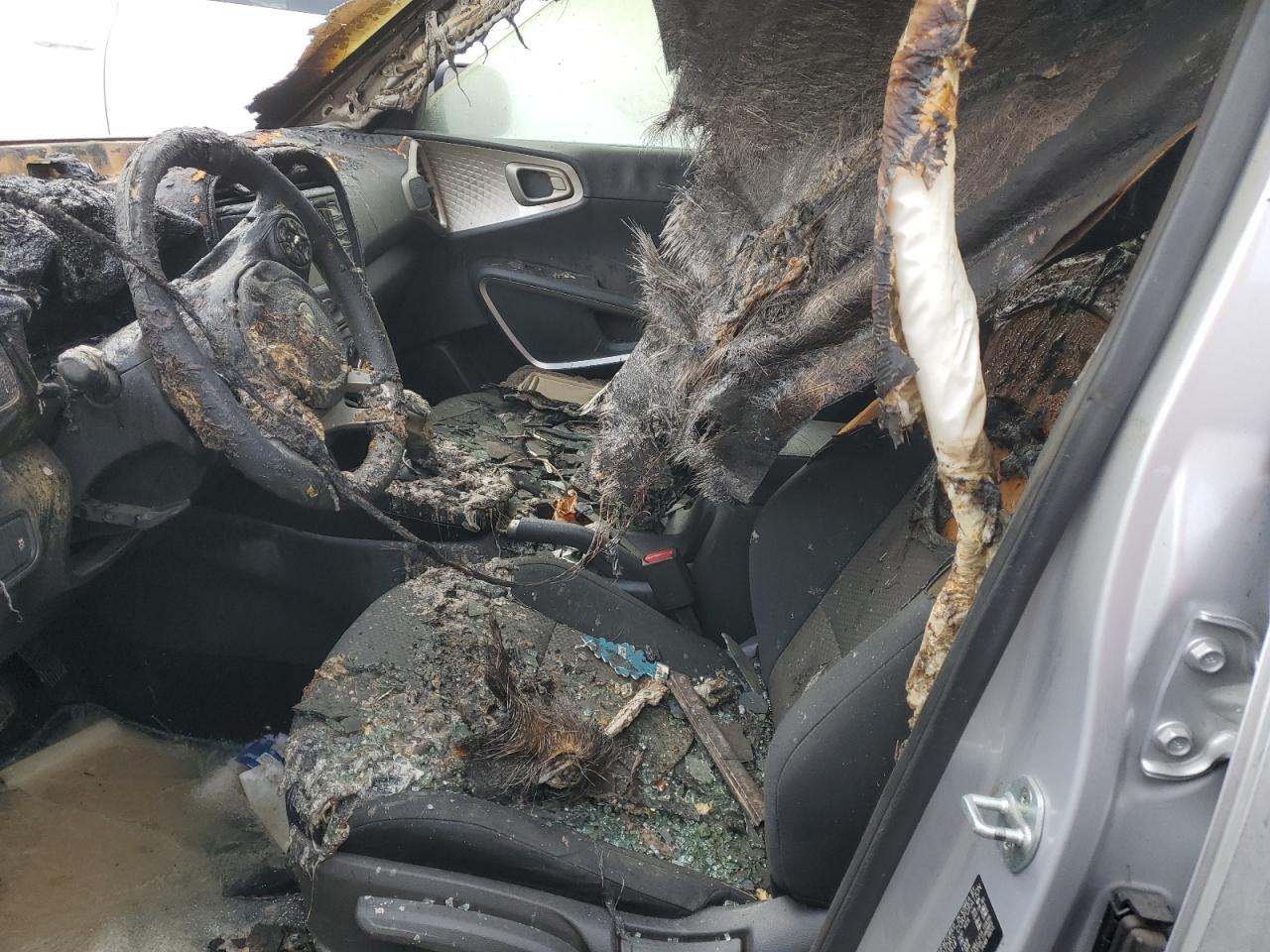 2020 KIA Soul VIN KNDJ23AU2L7072850 Copart auction photo, burn - interior / burn - engine damage thumbnail 7