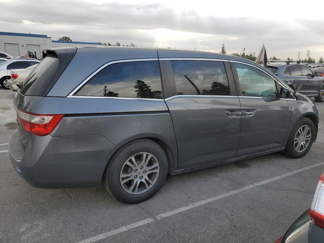 2012 Honda Odyssey VIN 5FNRL5H45CB085328 Copart auction photo, front end / side damage thumbnail 3