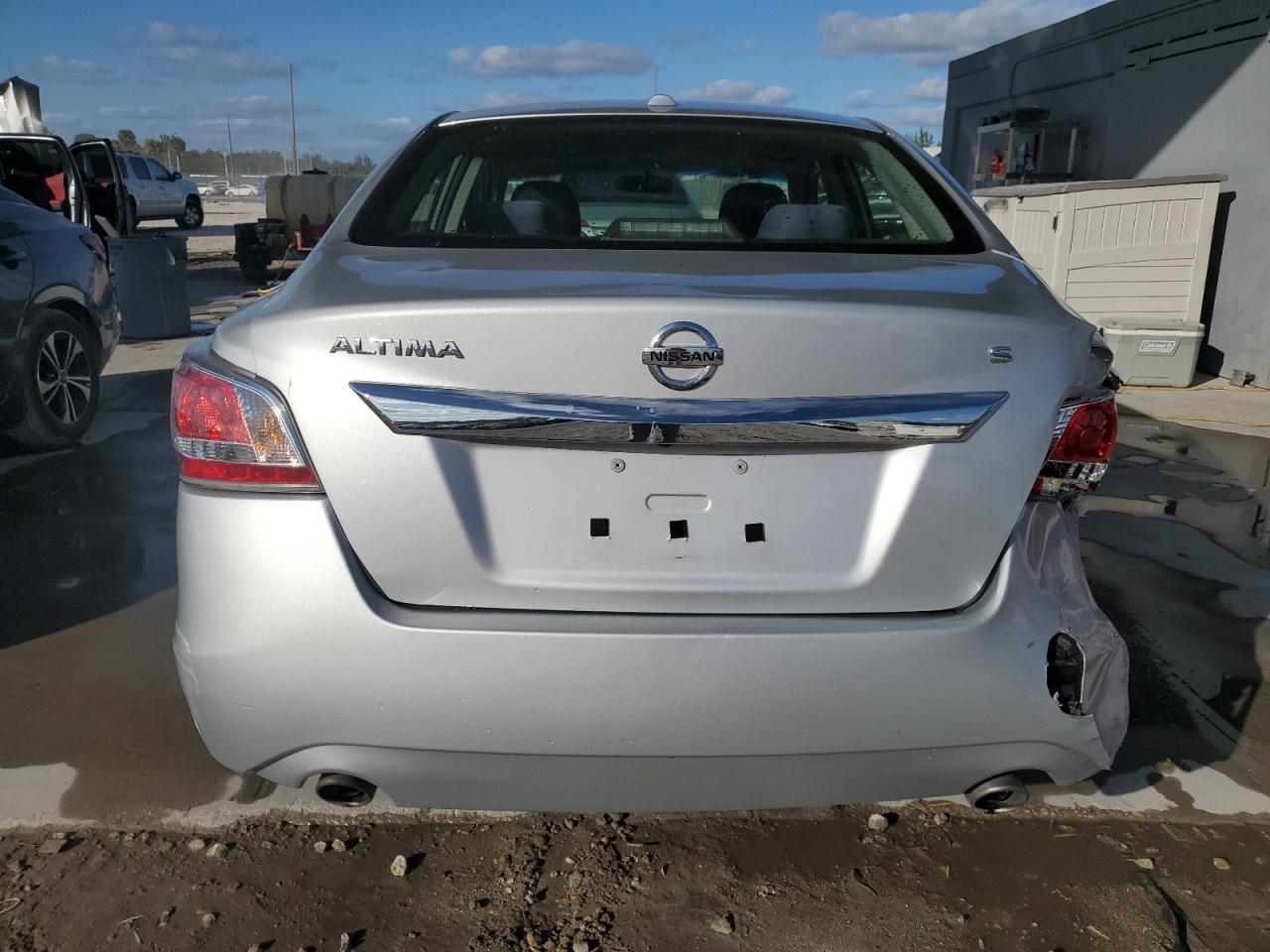 2015 Nissan Altima VIN 1N4AL3AP5FN878291 Copart auction photo, rear end / minor dent/scratches damage thumbnail 6