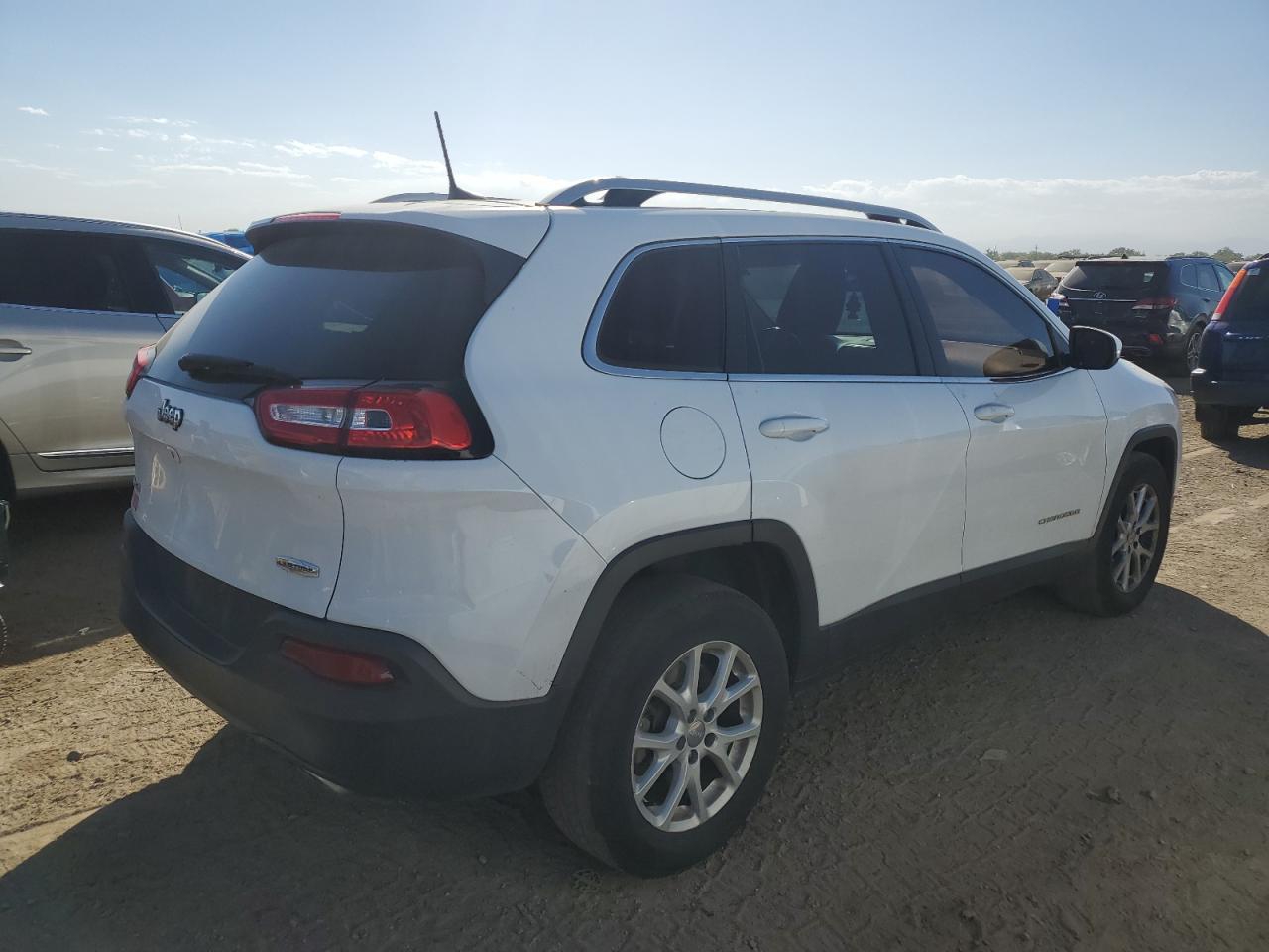 2016 Jeep Grand Cherokee VIN 1C4PJMCS5GW157272 Copart auction photo, hail damage thumbnail 3
