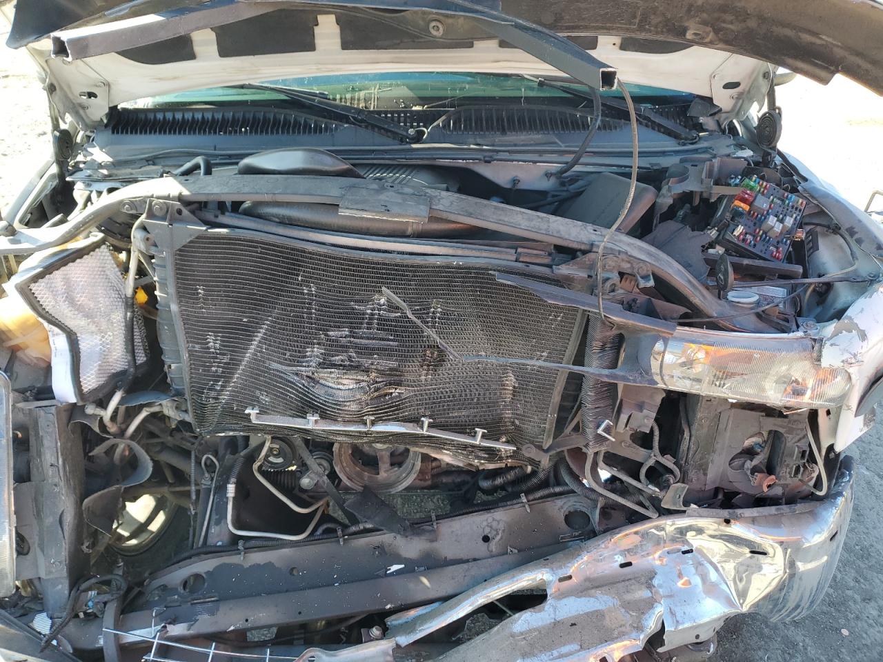 2002 Chevrolet Silverado VIN 2GCEC19V121243826 Copart auction photo, front end damage thumbnail 13