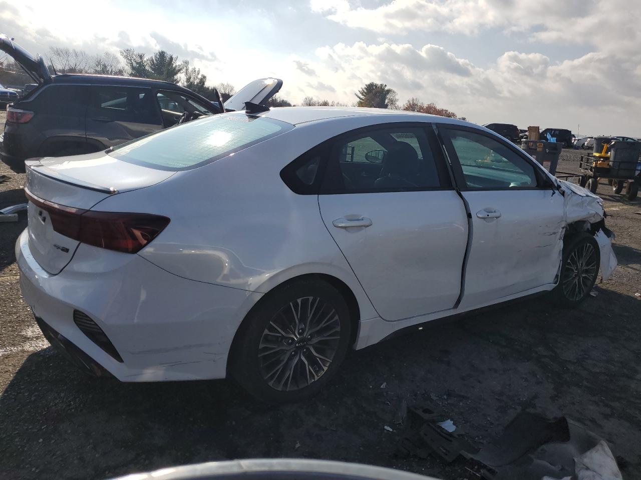 2023 KIA Forte VIN 3KPF54AD3PE524121 Copart auction photo, front end / side damage thumbnail 3