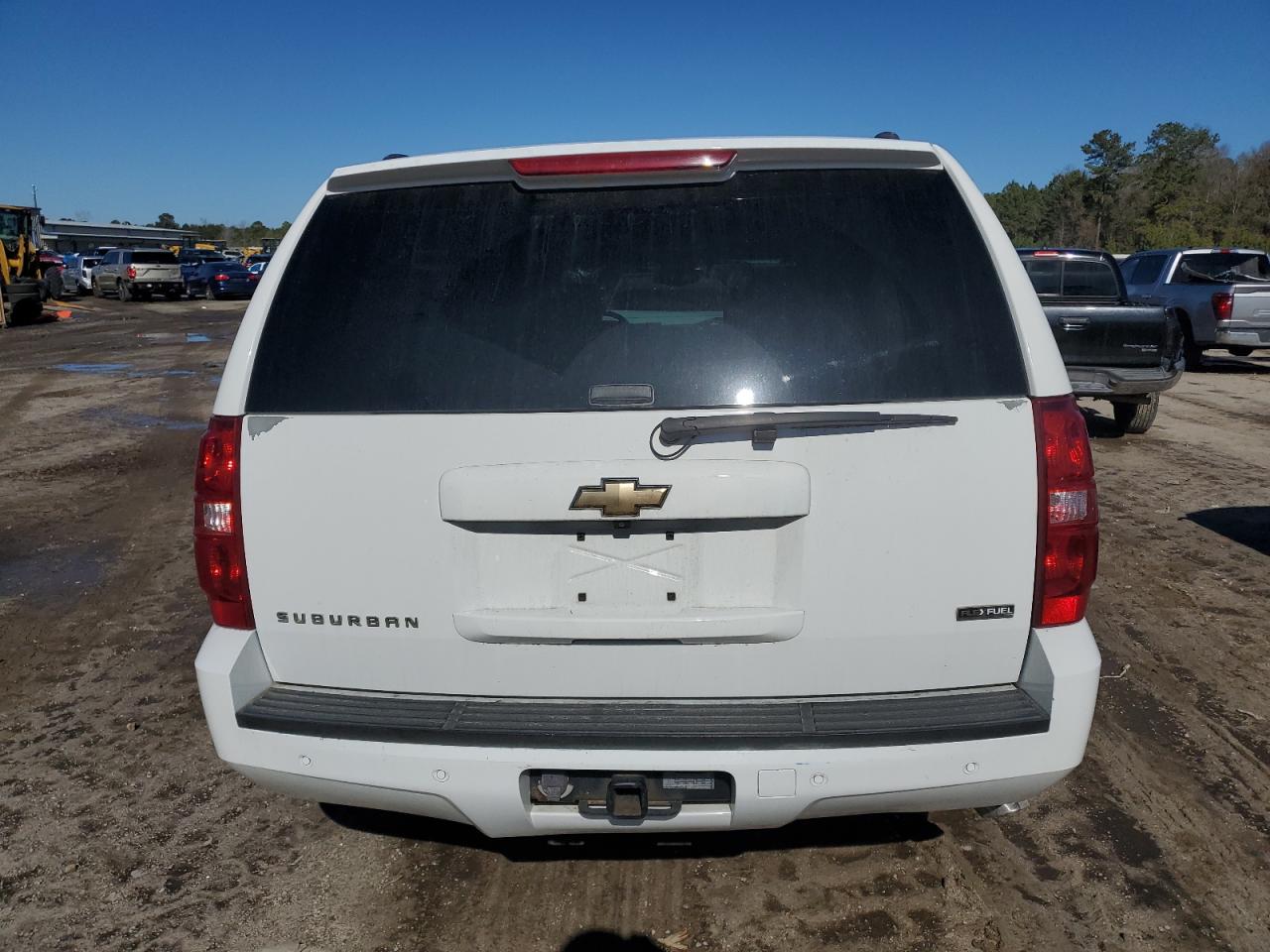 2007 Chevrolet Suburban VIN 1GNFC16097J313249 Copart auction photo, front end / side damage thumbnail 6