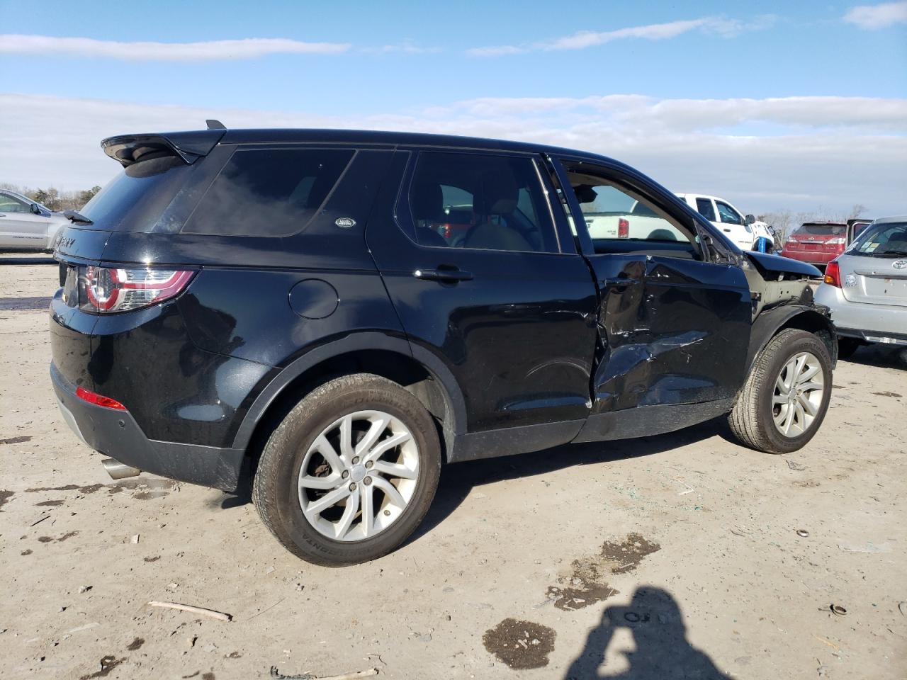2016 Land Rover Discovery VIN SALCR2BG0GH616620 Copart auction photo, side / front end damage thumbnail 3