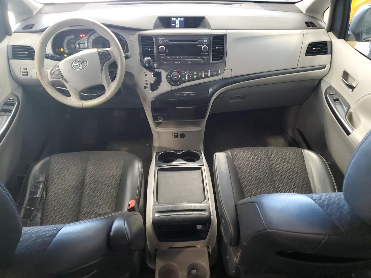 2011 Toyota Sienna VIN 5TDXK3DC1BS118640 Copart auction photo, front end / rear end damage thumbnail 8