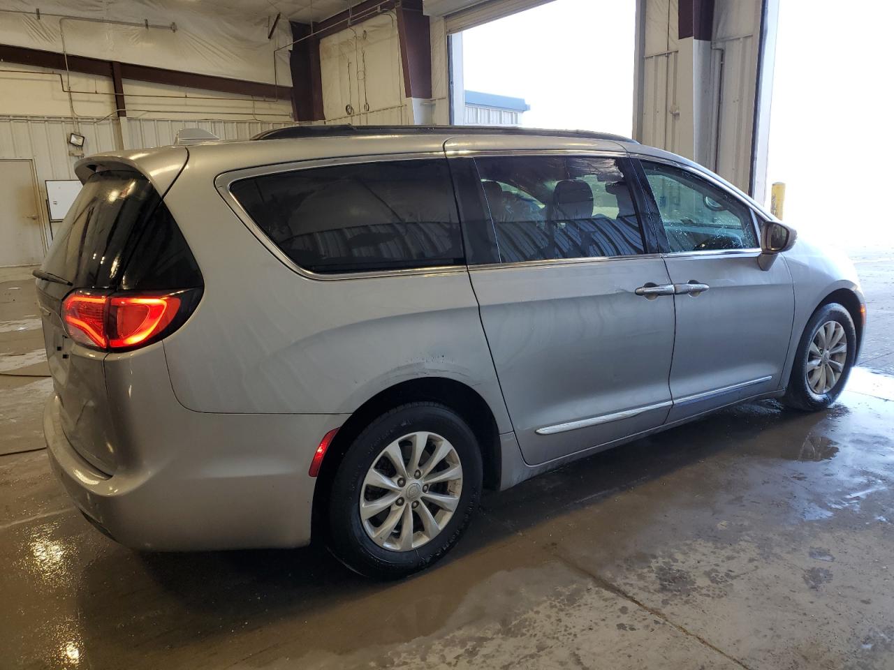 2017 Chrysler Pacifica VIN 2C4RC1BG1HR598891 Copart auction photo, side damage thumbnail 3