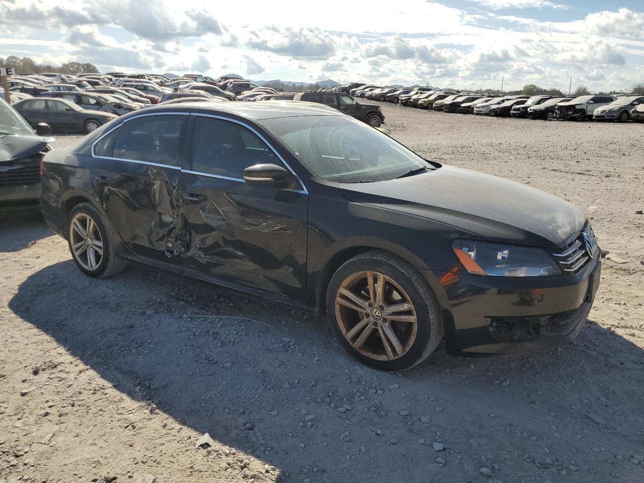 2015 Volkswagen Passat VIN 1VWBV7A34FC055258 Copart auction photo, side / minor dent/scratches damage thumbnail 4